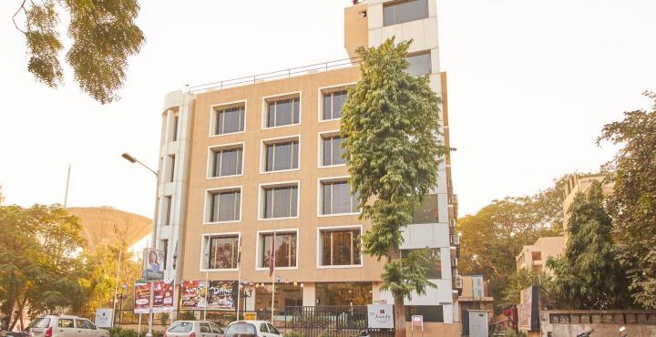 Treebo Trend Hotel Parker Ahmedabad Exterior foto